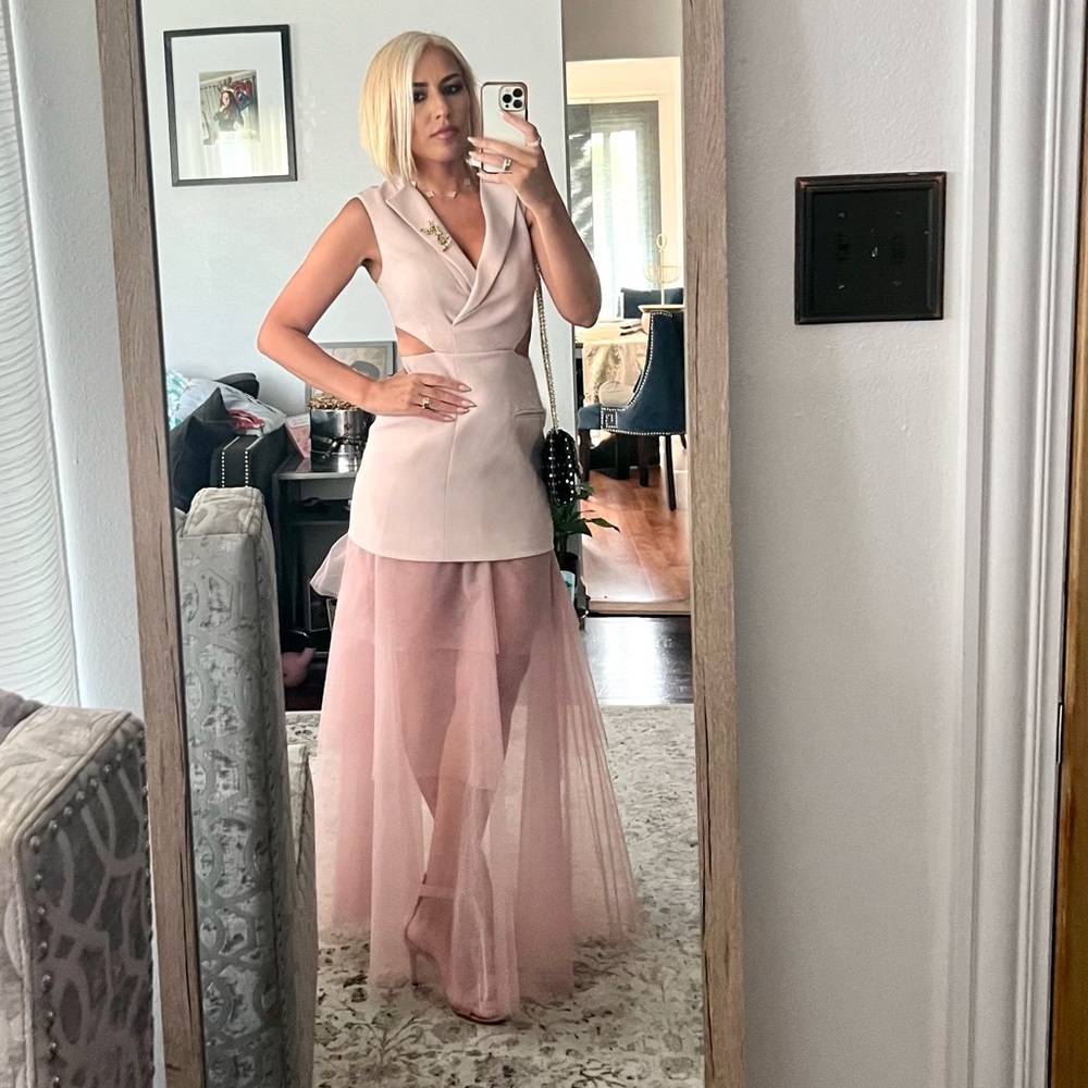 Maxi Dress BCBGMAXAZRIA Kayleigh Pink Cutout
Vest Tulle Long Dress Size 4